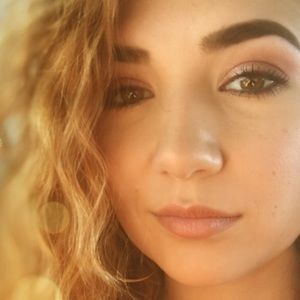 Meet your Posher, Briana